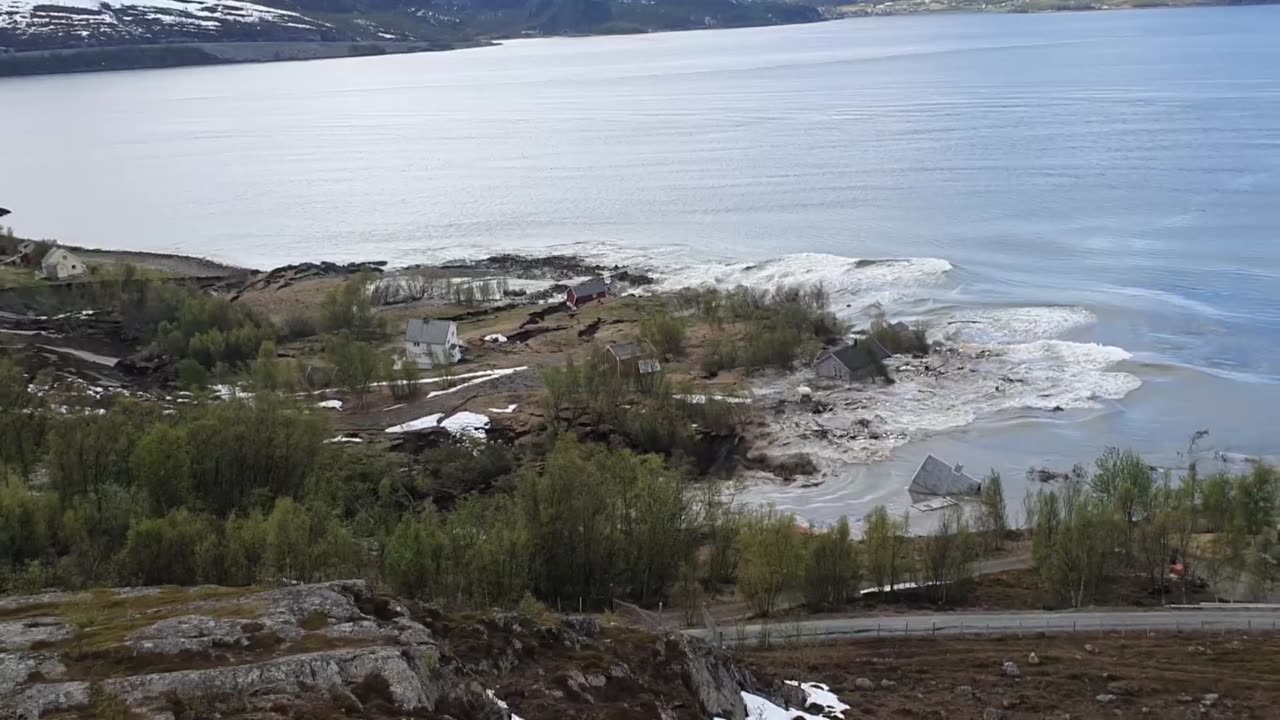 Nordnorge Jordskred Drog Med Sig Atta Hus Dn Se