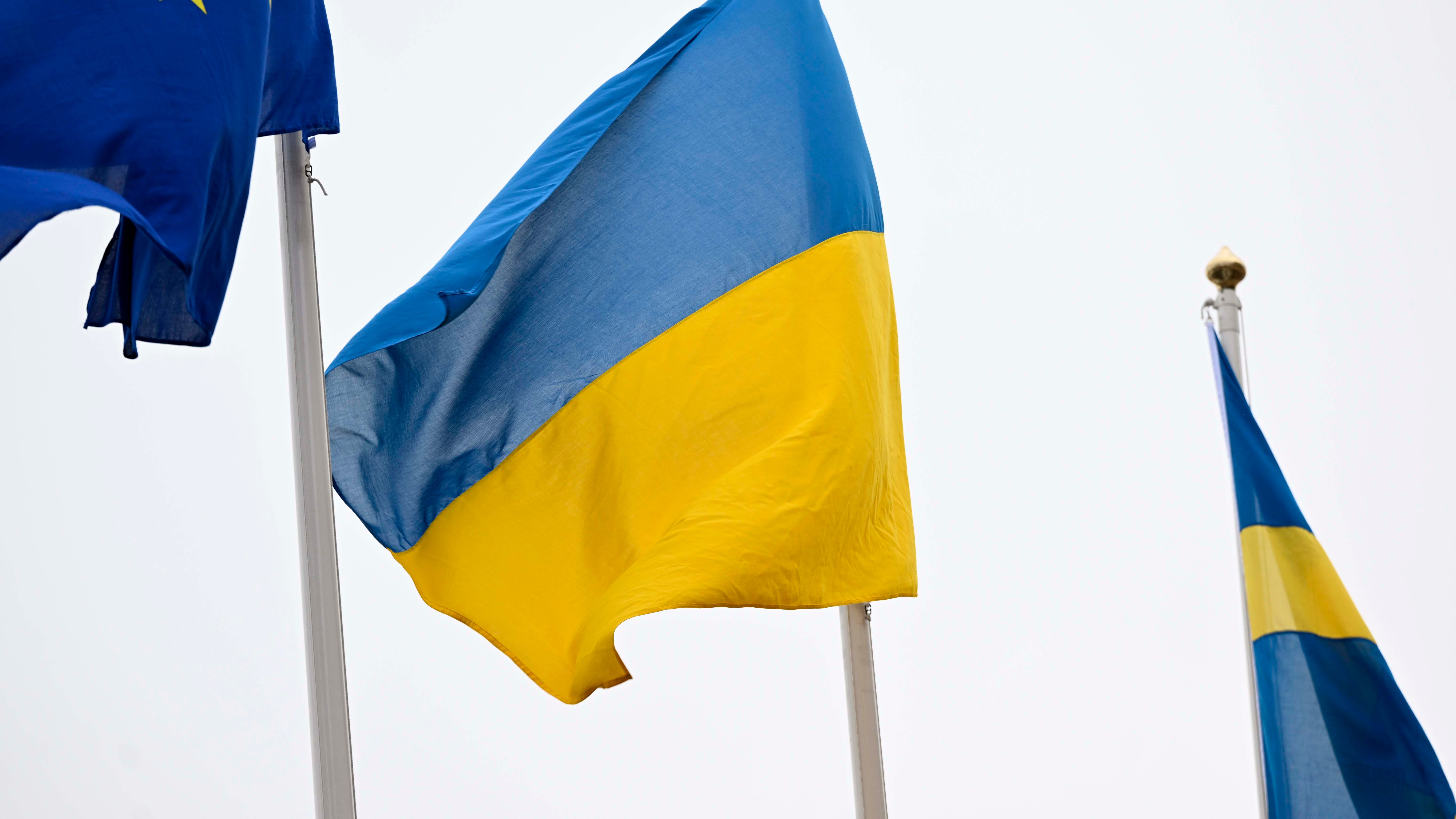 Stridsbåtar och toppmoderna stridsfordon till Ukraina