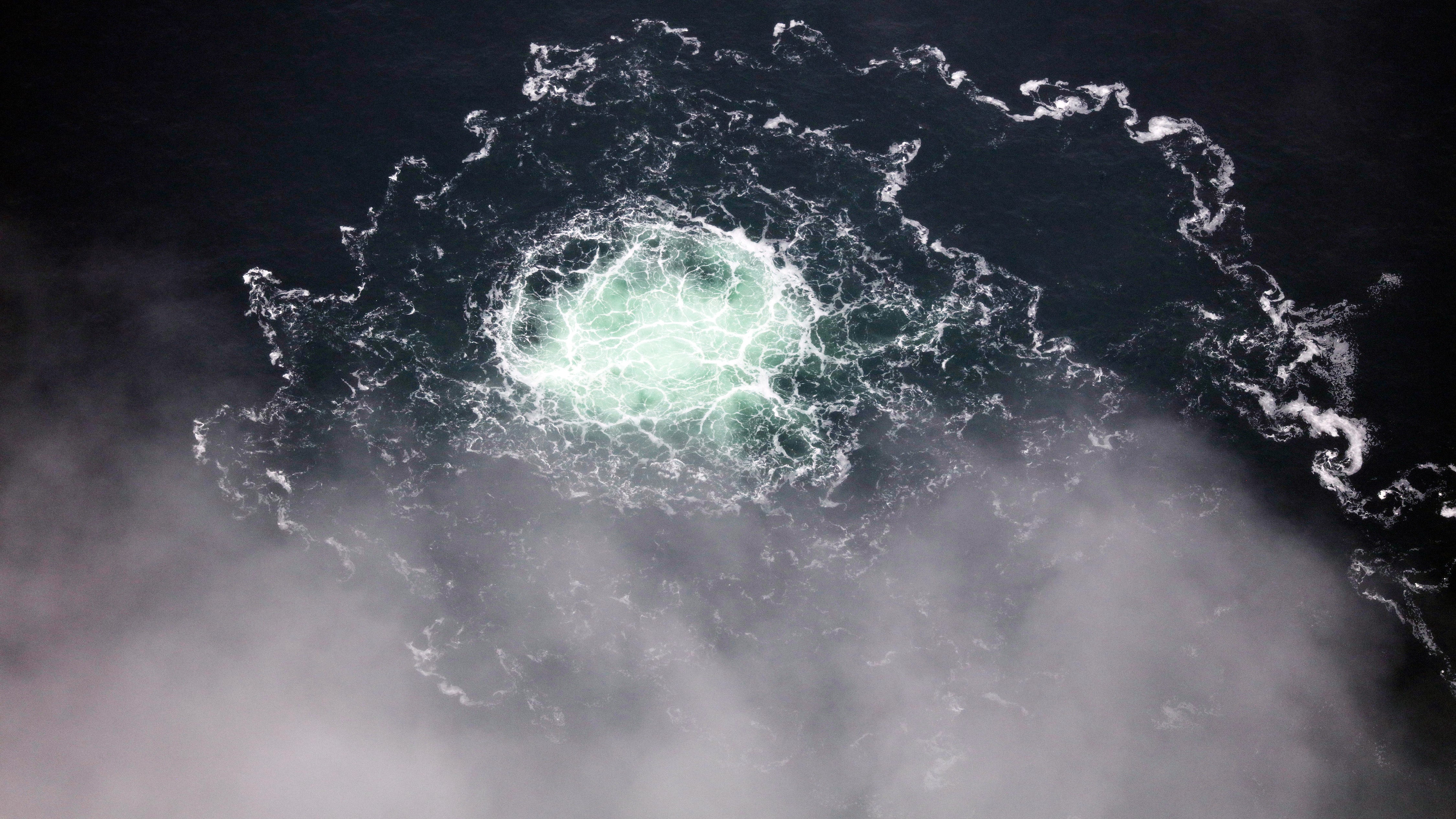 Подрывы потоков. Норд стреам взрыв. Северный поток взорвали. Северный поток 2 взорвали. Подводный газопровод.