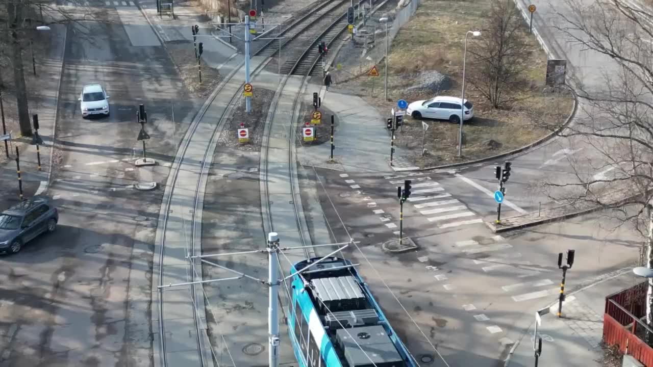 Bilen körde 2 kilometer på räls – mysteriet blir kanske aldrig löst