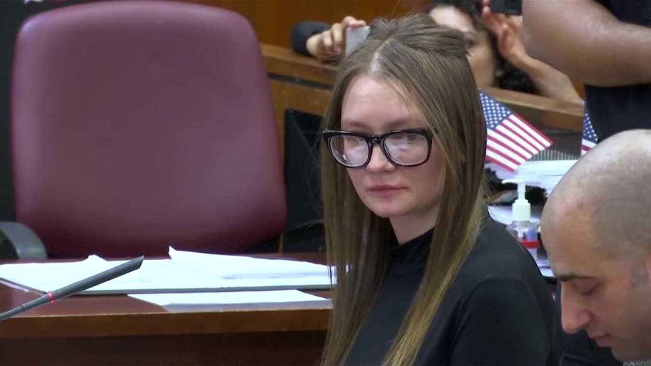 Falska arvtagerskan Anna ”Delvey” Sorokin döms till fängelse ...