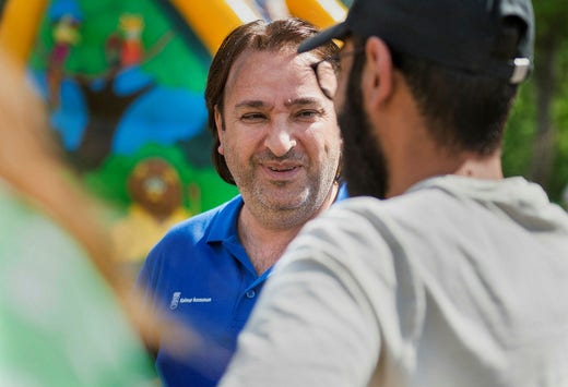 Ahmad Alaaddin har ett brett kontaktnät i Norrliden.