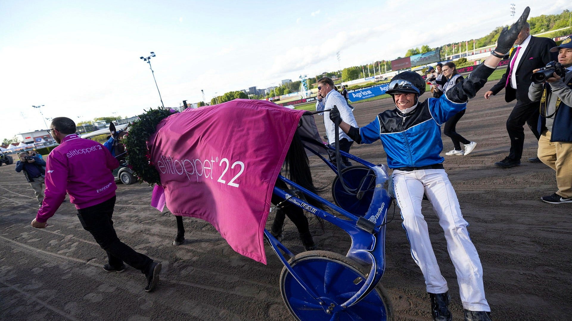 Förra året vanns Elitloppet av den franska hästen Etonnant med kusken Anthony Barrier.