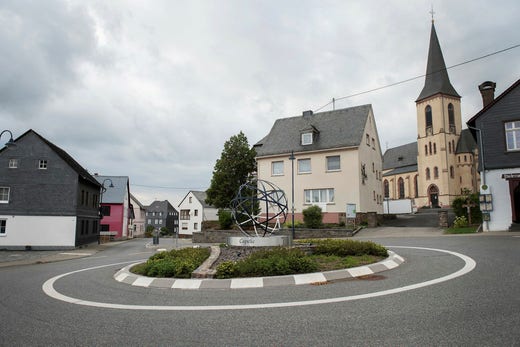 Byn Kappel består av 140 hushåll. Majoriteten av dem är anslutna till värmenätet, men vissa har valt att avstå. – En del av dem är äldre personer som inte vet vad som kommer att hända med deras hus när de flyttar, säger Johannes Gass, som är en av initiativtagarna till värmeanläggningen.