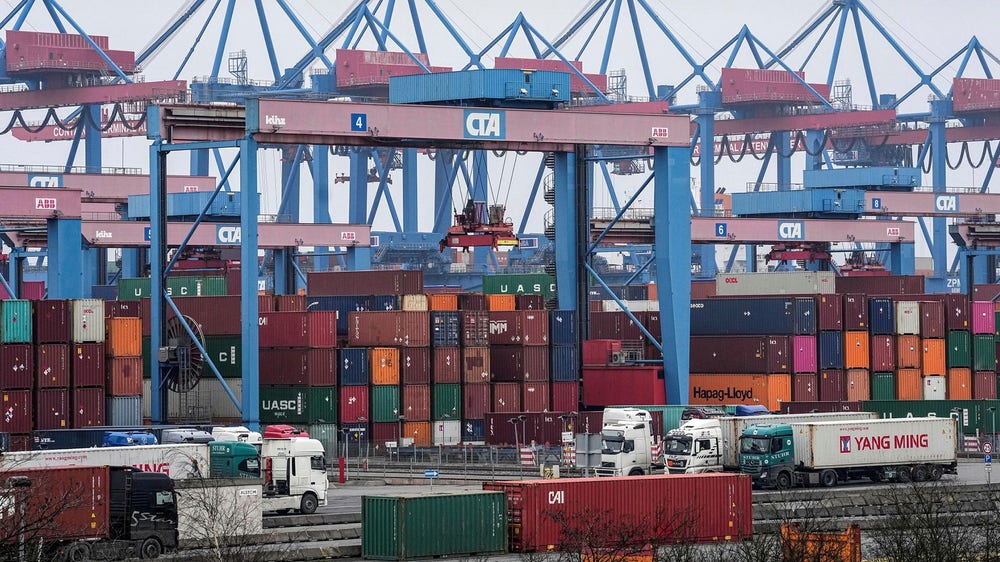 Trots varningar: kinesiskt bolag kan få inflytande över tysk hamn