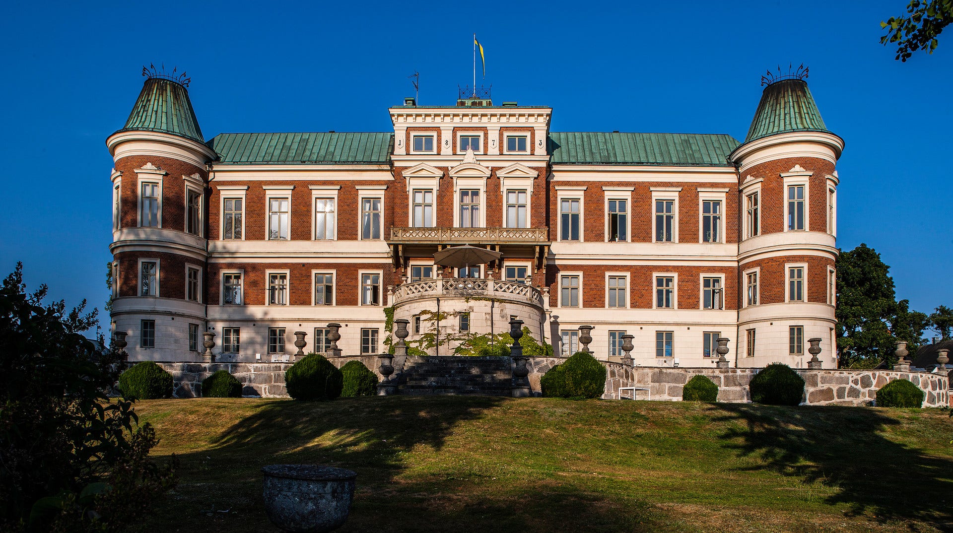 Guide Här Kan Du Bo På Slott I Sverige