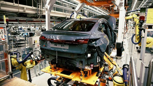 Audi Q8 e-tron under produktion.