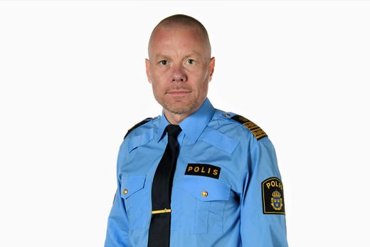 - It is about a temporary evacuation.  However, we are aware that the move means that there is a risk that we will lose competence, says Fredrik Näslund, head of the investigation unit in Region Stockholm.