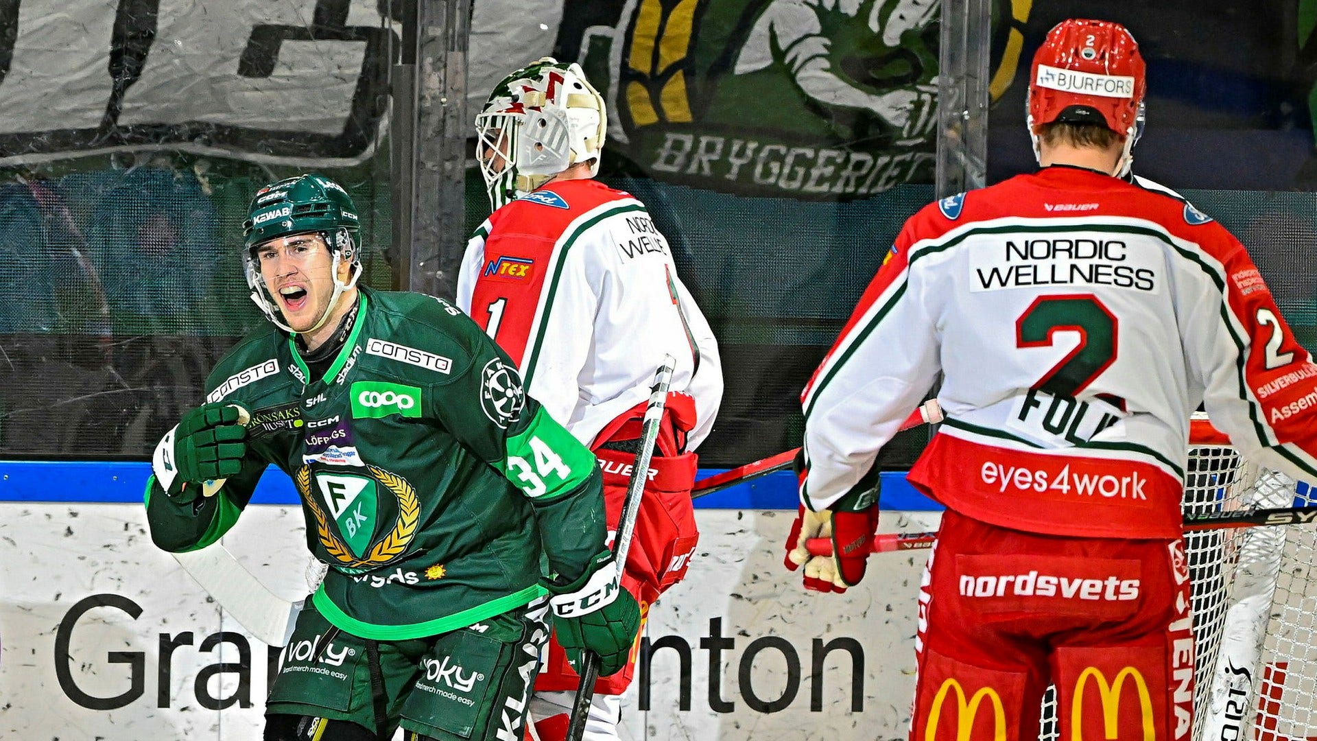 Färjestads Michael Lindqvist jublar efter att ha gjort ledningsmålet 2–1.