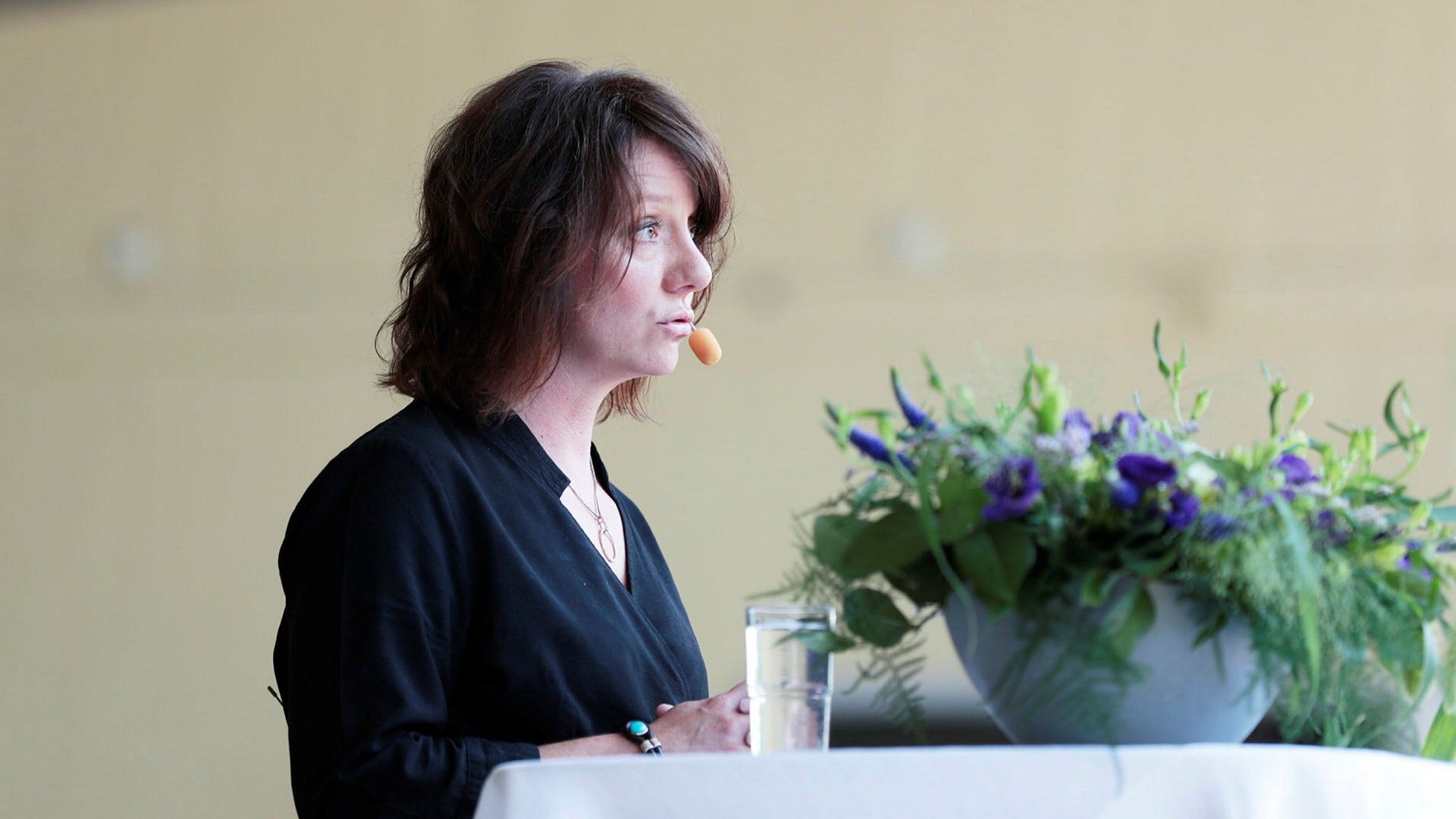 Matilda Ernkrans (S), minister för högre utbildning och forskning, talade på minnestunden.
