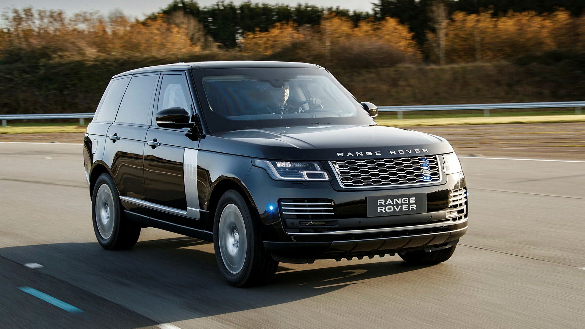 En bepansrad Range Rover Sentinel – samma modell som konstnären Lars Vilks färdades vid dödskraschen.