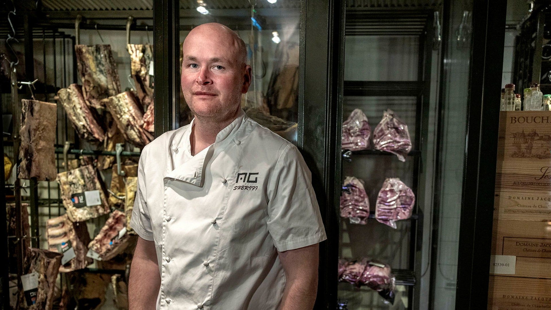 Johan Jureskog driver köttrestaurangen AG i Stockholm. Stjärnkrögaren är kritisk till restauranger som köper in stulna råvaror.