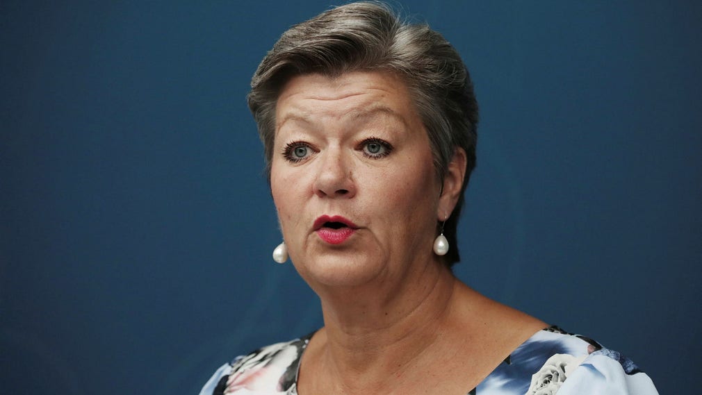EU:s inrikeskommissionär Ylva Johansson fördömer Belarus agerande.