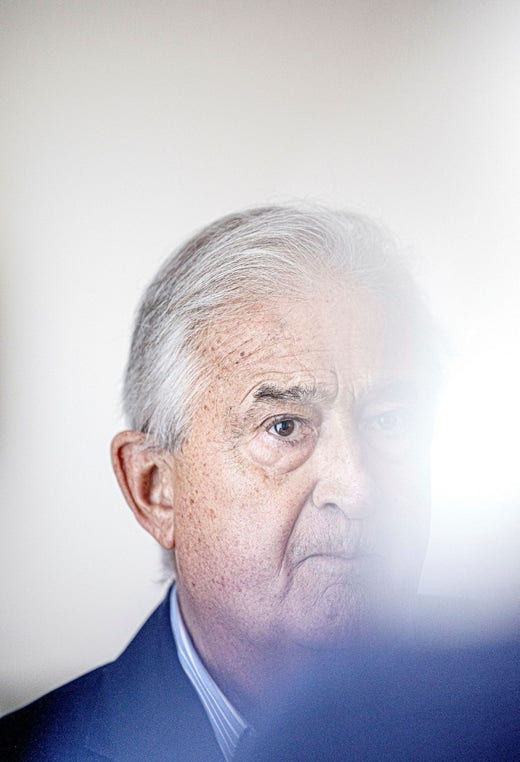 ”När Sovjetunionen invaderade Tjeckoslovakien 1968 höll de av misstag på att invadera Tyskland i stället. Soldaterna hade ju inga kartor!”