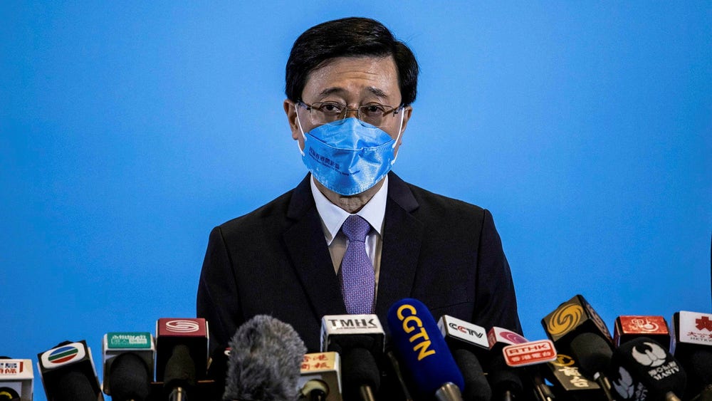 Pekingvänlig säkerhetschef tar över styret i Hongkong