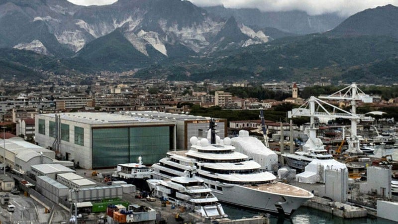 Scheherazade al porto di Marina di Carrara.