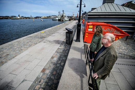 Den första etappen av Packhuskajen är klar. För att bevara kulturmiljön har man återanvänt storgatsten från 1800-talet. En del av krönstenarna som ligger längst ut är också bevarade från den gamla kajen.