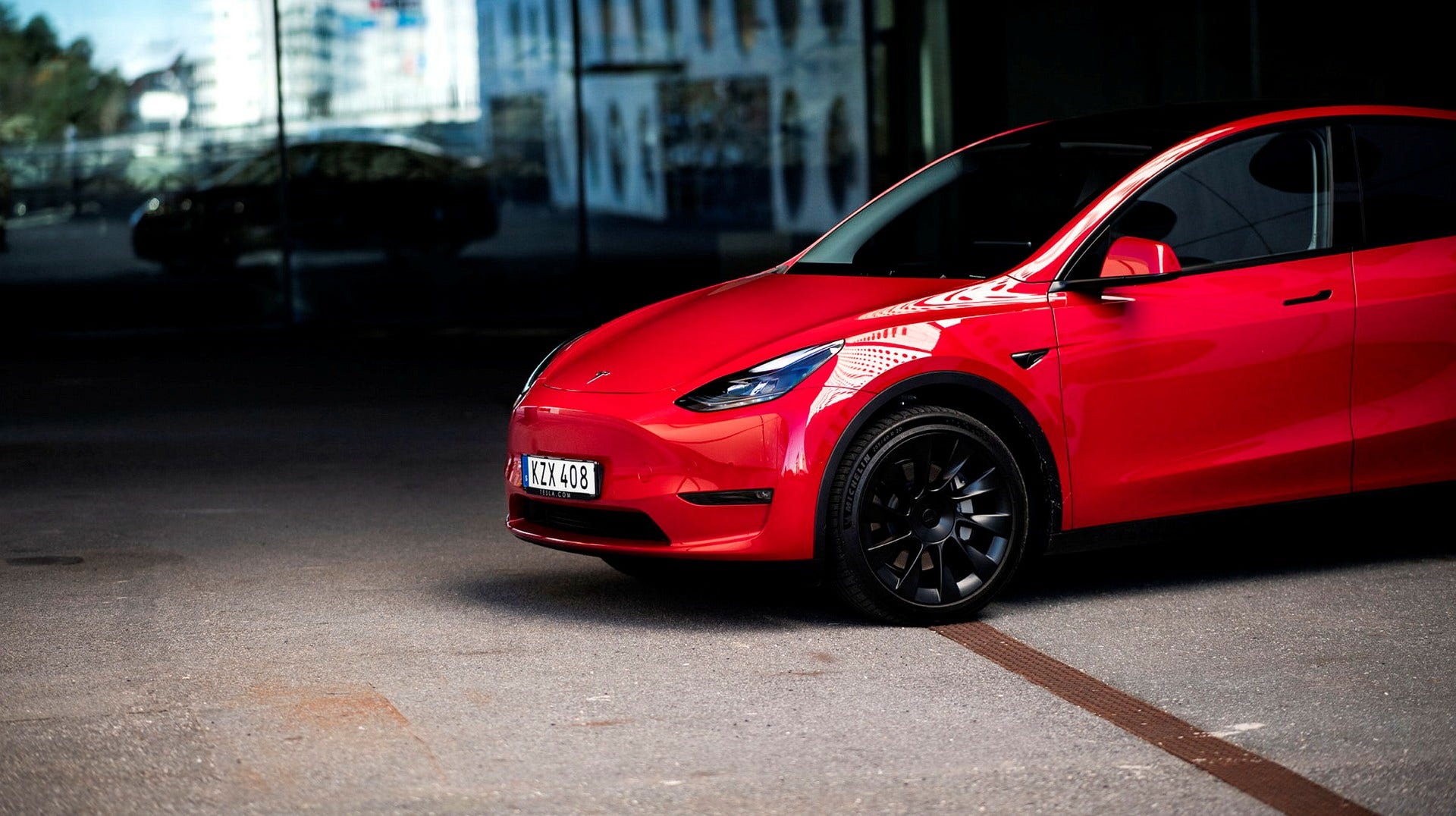 Jonas Fröberg: Konflikten hettar till – vågar du köpa en Tesla?