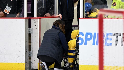 Women's crowns defender Paula Bergström had to leave the arena in a wheelchair after injuring herself when she thundered into the sideline.