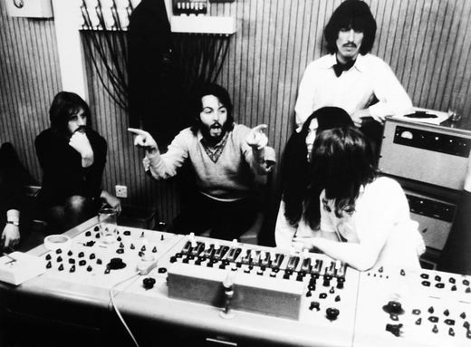 Paul McCartney i studion med Ringo Starr, George Harrison, John Lennon och Yoko Ono 1970.