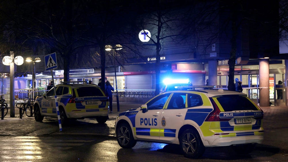 Två skadade efter skjutning i Skärholmens centrum