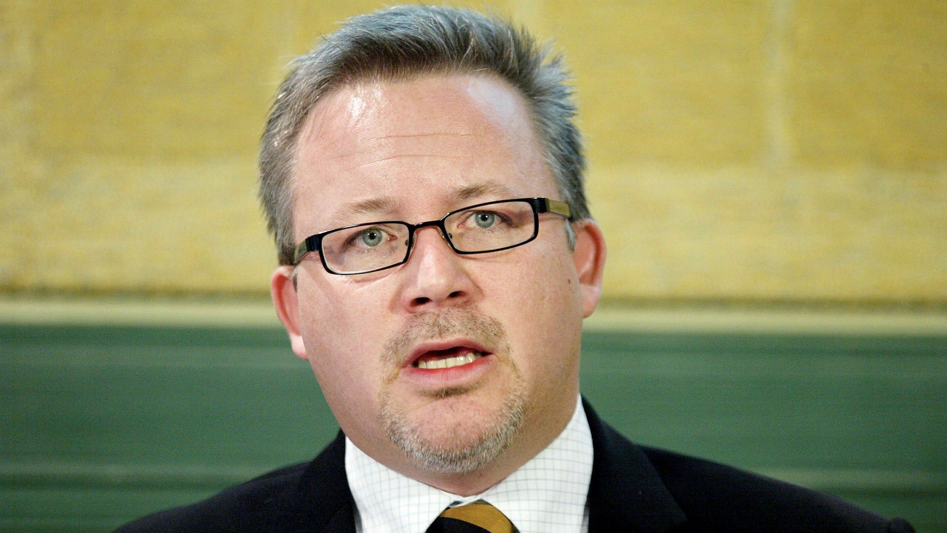 Kent Härstedt har sagt upp sig som svensk ambassadör i Singapore.