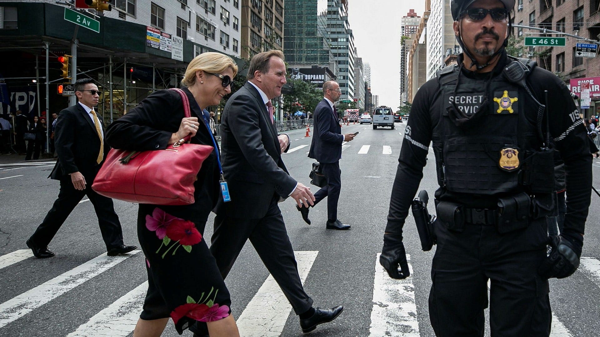 Stefan Löfven på väg till Sveriges FN-delegation i FN-skrapan i New York.