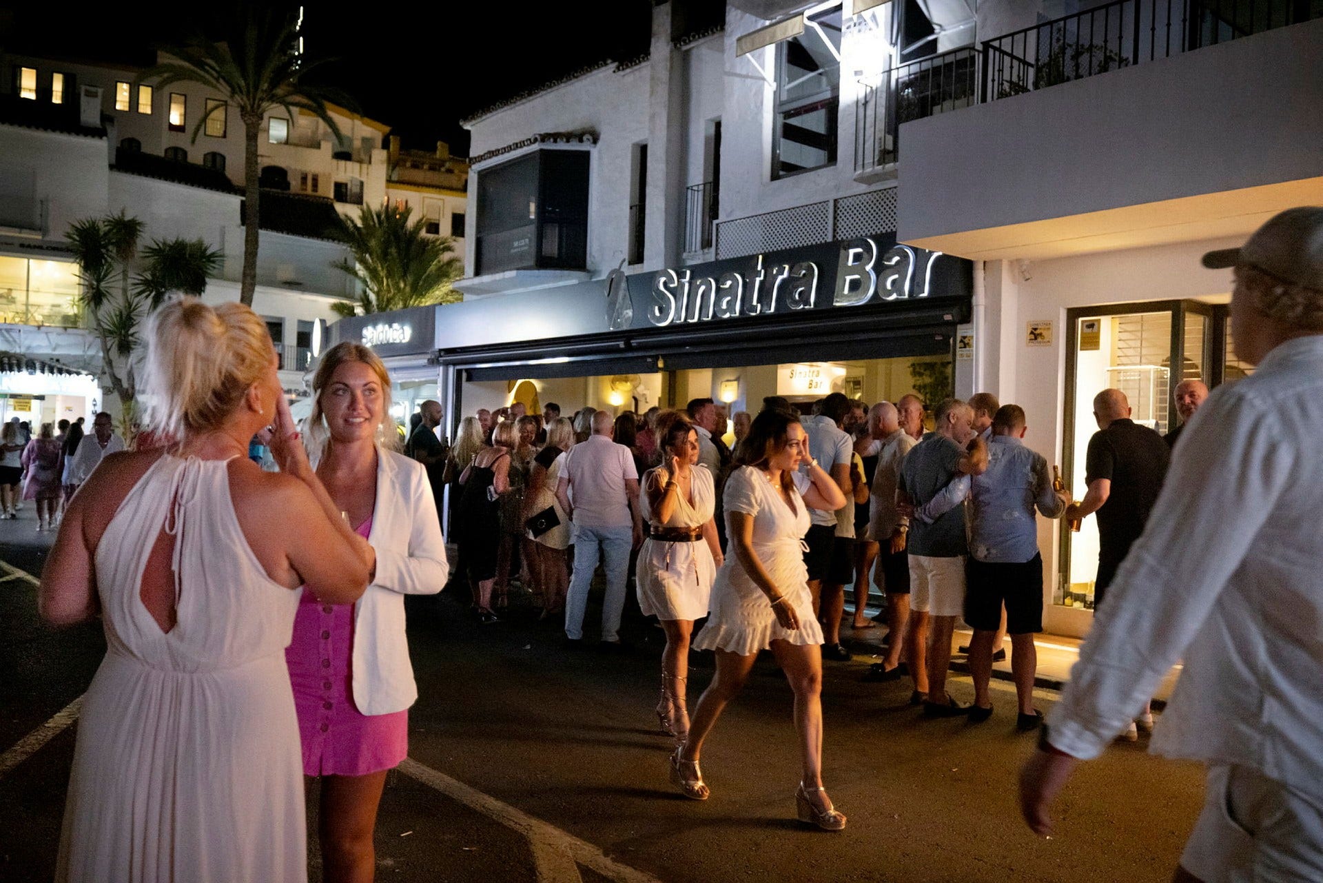 Hamnkvarteren i Puerto Banús väster om Marbella. Solkustens mest populära turiststråk – och samtidigt mötesplats för många kriminella från Sverige.
