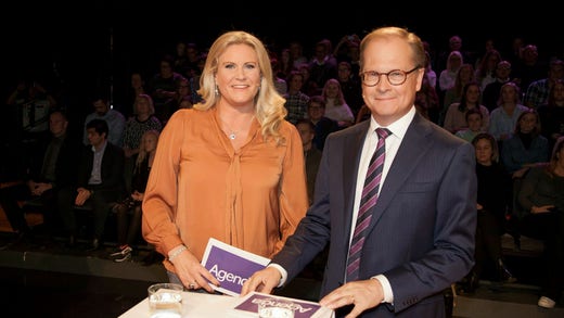 Partiledardebatt i Agenda 2016, med programledarna Camilla Kvartoft och Mats Knutson.