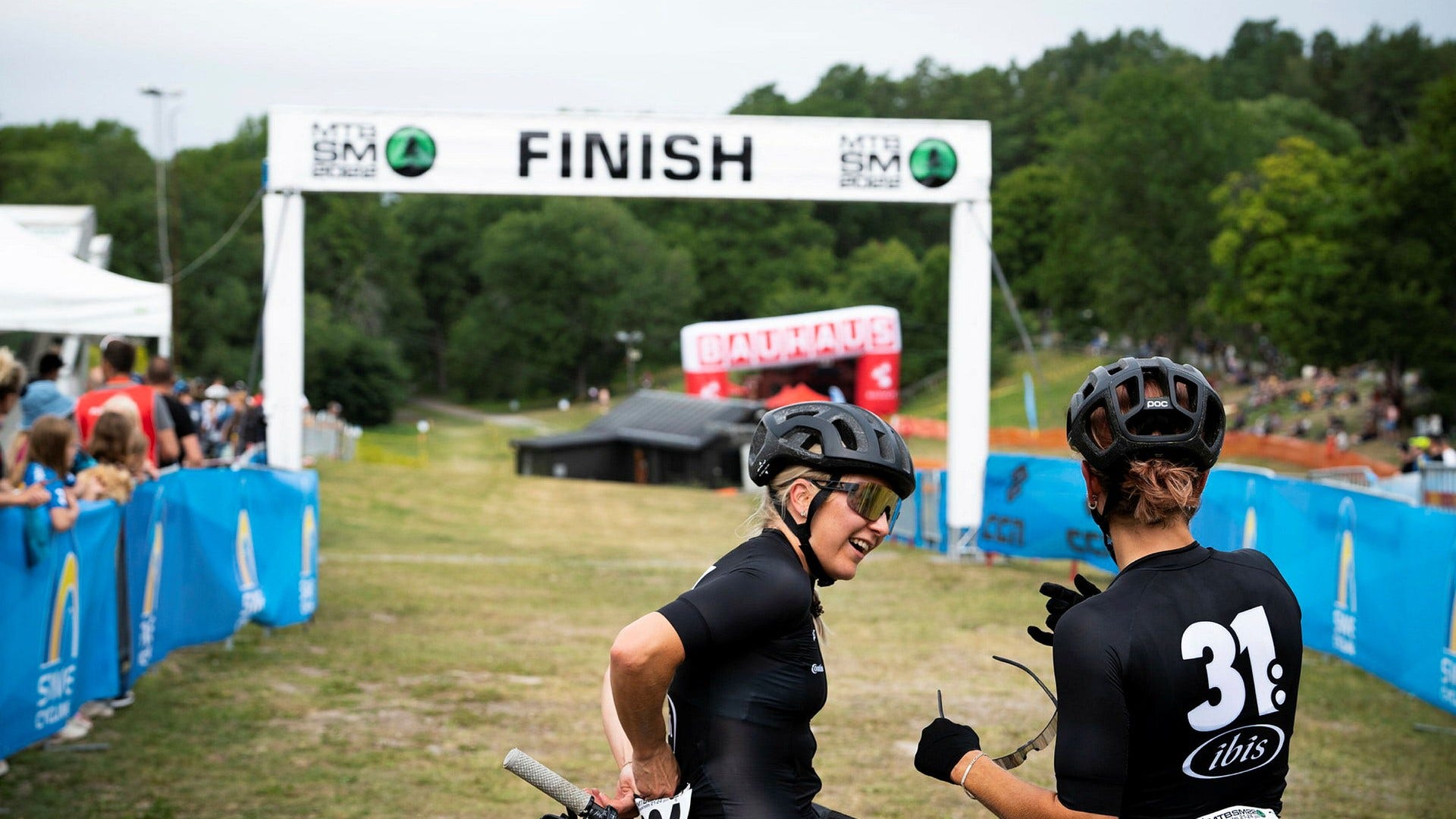 Linn Gustafzzon finished second.  Right now, after Rissveds, she is the second biggest name in Swedish mountain biking.