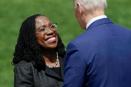 Joe Biden har tillsatt en domare till Högsta domstolen under sina två första år som president; Ketanji Brown Jackson som är första svarta kvinna att inneha ämbetet.