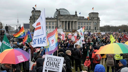 Il quotidiano Der Tagesspiegel ha riferito sabato alle 15 che alla protesta hanno partecipato 150.000 persone.