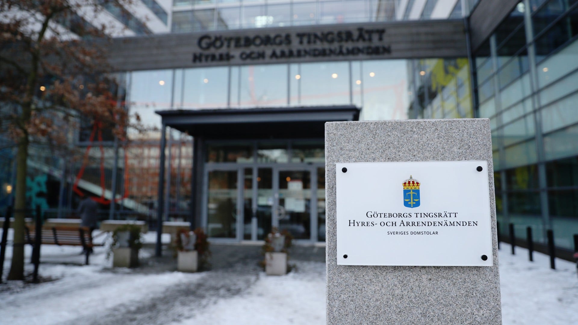 22 personer åtalas på fredagen för en omfattande härva med bidragsfusk.