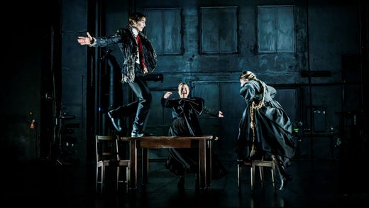 ”Brott och straff” på Dramaten med bland andra Gustav Lindh.