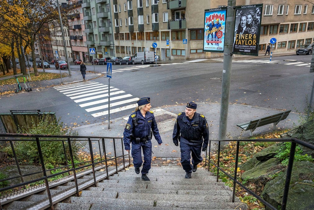 ”Sedan 1990-talet har gapet mellan polisens handlingsutrymme och de kriminellas ökat. Det handlar om misslyckad integration, globalisering, ökande migration, teknisk utveckling och en ökad efterfrågan på narkotika”, säger Linda Staaf, här tillsammans med kollegan Christian.