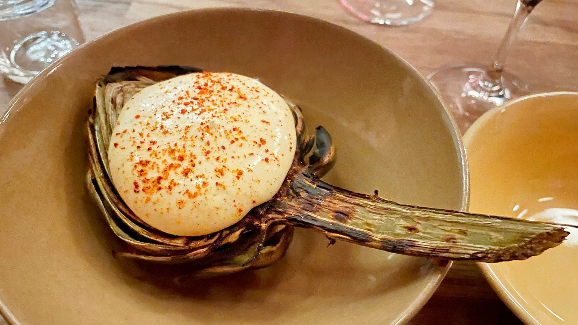 Kronärtskocka med hollandaise.