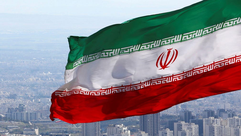Iransk underrättelsetjänst uppger att en svensk medborgare gripits, misstänkt för spioneri.