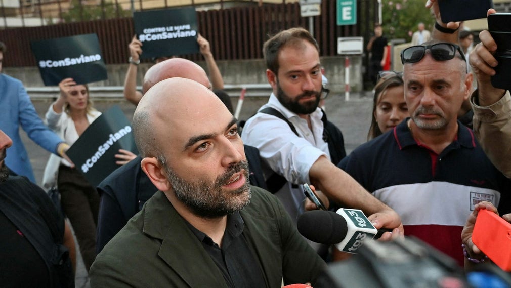 Roberto Saviano è noto principalmente per il suo libro Gomorra, sulla mafia italiana.