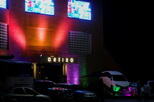 Förra året beslöt president Nicolás Maduro att tillåta spel om pengar igen. I huvudstaden Caracas har det öppnats 14 casinon.