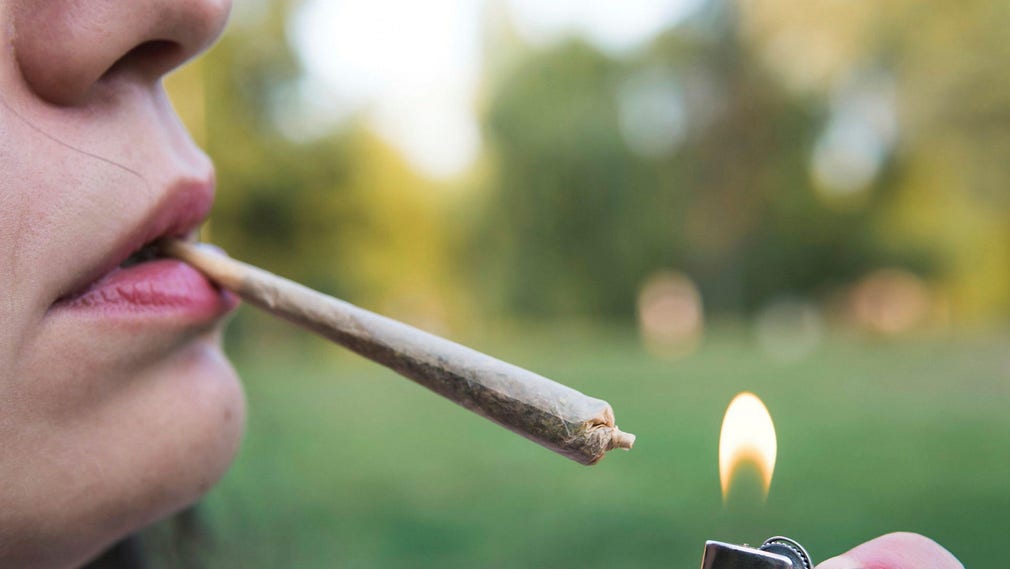 Cannabisinnehav för personligt bruk kan ge upp till sex månaders fängelse.