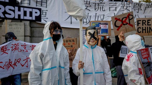 Protester mot Kinas regim i London.