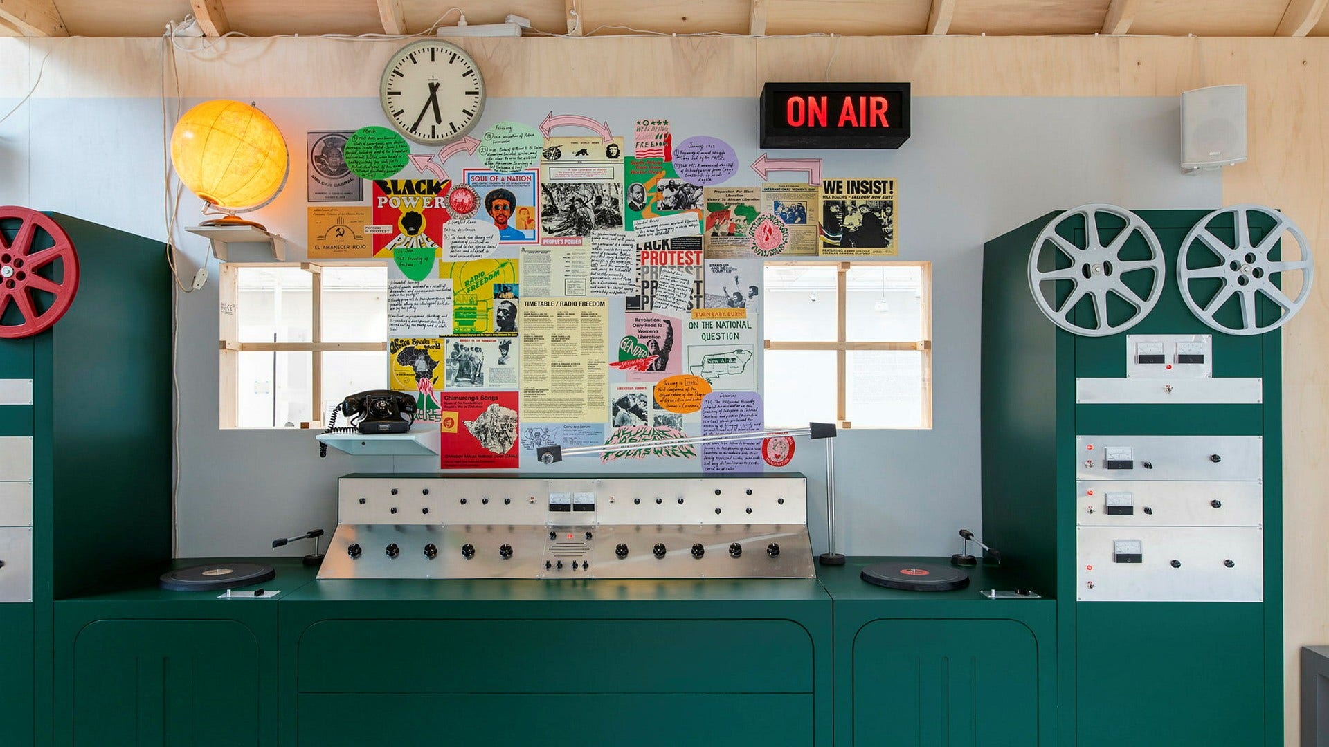 Kudzanai Chiurai, ”Radio Freedom”.