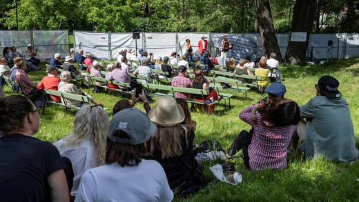 I juni 2021 delades Karamelodiktstipendiumet ut på Parkteatern i Galärparken på Djurgården.