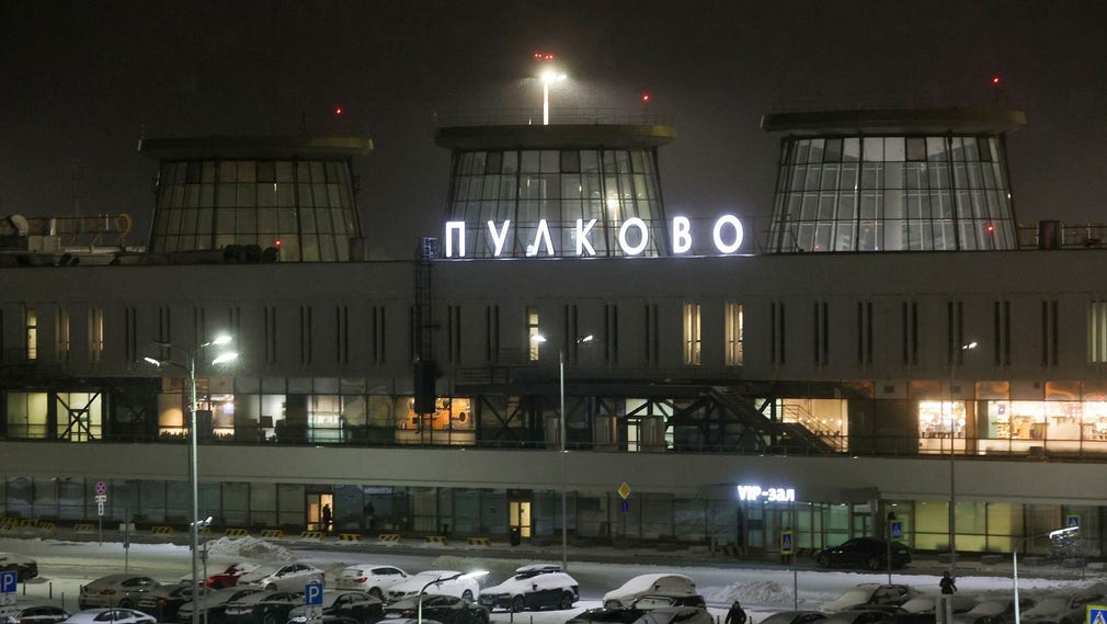 Aeroporto Pulkovo di San Pietroburgo.  Archivia la foto.