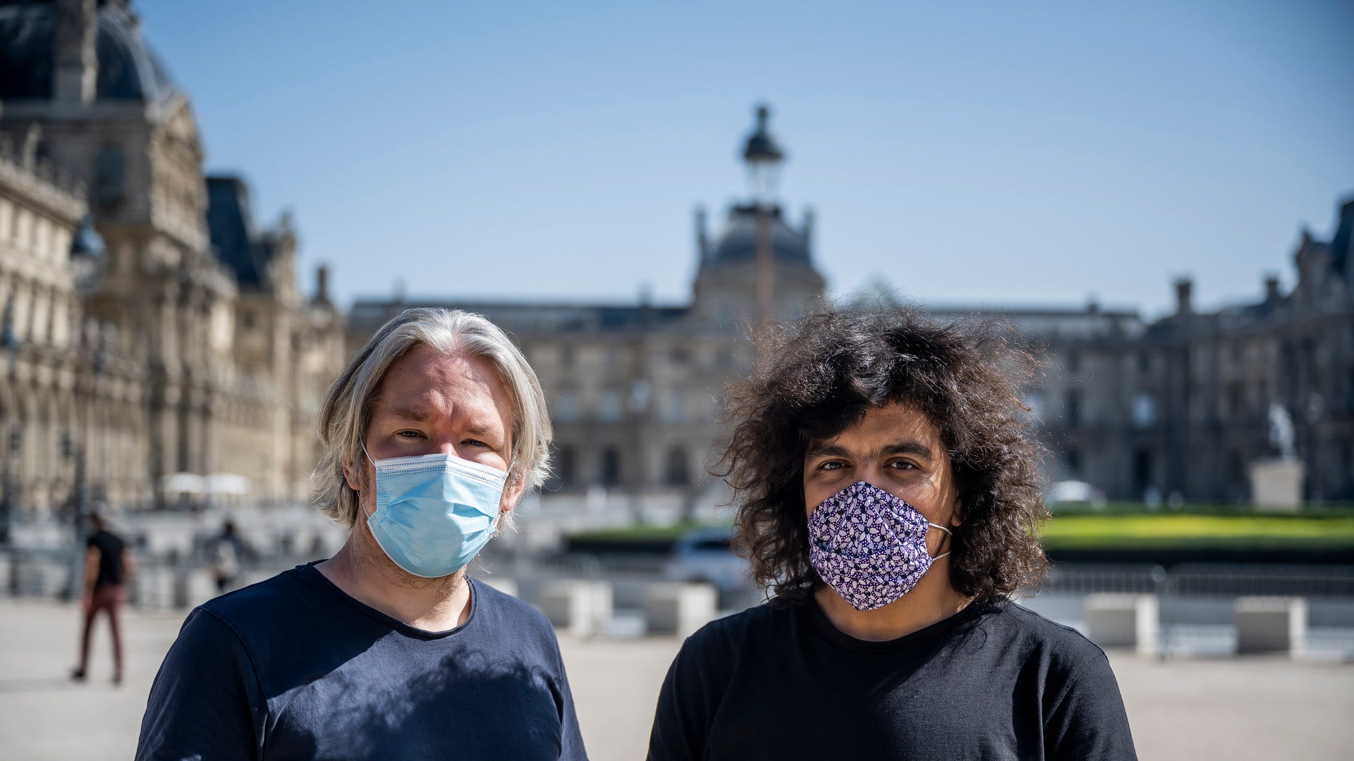 DN:s reporter Erik de la Reguera och fotograf Alexander Mahmoud i Paris.