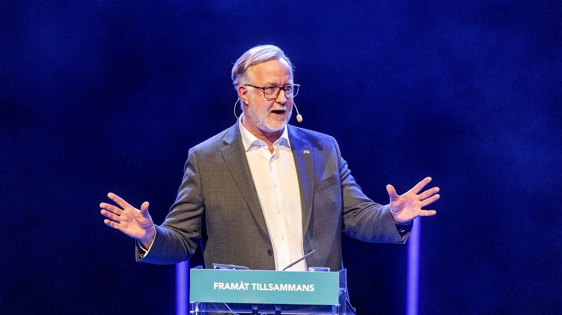Johan Pehrson i talarstolen vid Liberalernas riksmöte i Linköping.