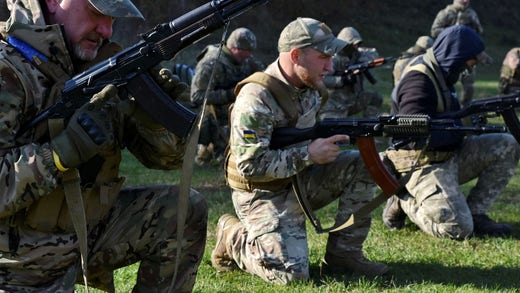 I soldati ucraini esercitano le loro abilità di combattimento nella regione di Zaporizhzhya.
