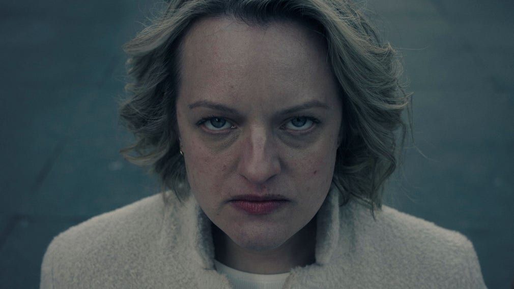 ”Jag tycker om att visa förkroppsligandet av vad en karaktär går igenom. Samtidigt finns det stunder då stillheten är lika viktig och när den kan kommunicera väldigt mycket”, säger Elisabeth Moss.