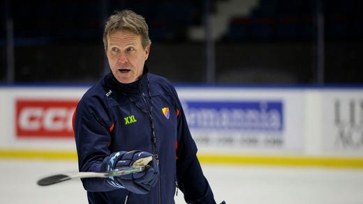 Johan Garpenlöv, som tog över tränarsysslan i Djurgården i slutet av november, har imponerats av Carl Lindboms insatser i målet.