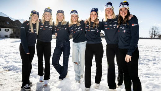 Jonna Sundling, Emma Ribom, Linn Svahn, Frida Karlsson, Johanna Hagström, Maja Dahlqvist och Moa Ilar på VM-basen i Österrike.